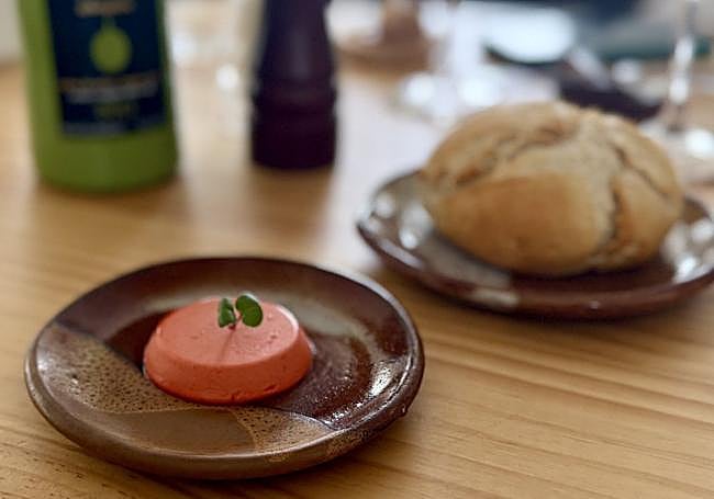 Mantequilla de tomate en Revés Bistró