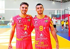 Ezequiel Figueroa -izquierda- y Unai Larrañaga, los dos líberos del Guaguas, en La Gomera.