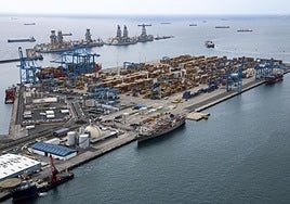 Terminal de contenedores en el puerto de la capital grancanaria.