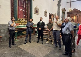 Teodoro Sosa y Juan Antonio Peña durante su visita a la iglesia de San Gregorio.