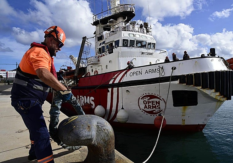 La embarcación del Open Arms atraca en el Puerto de Las Palmas de Gran Canaria.