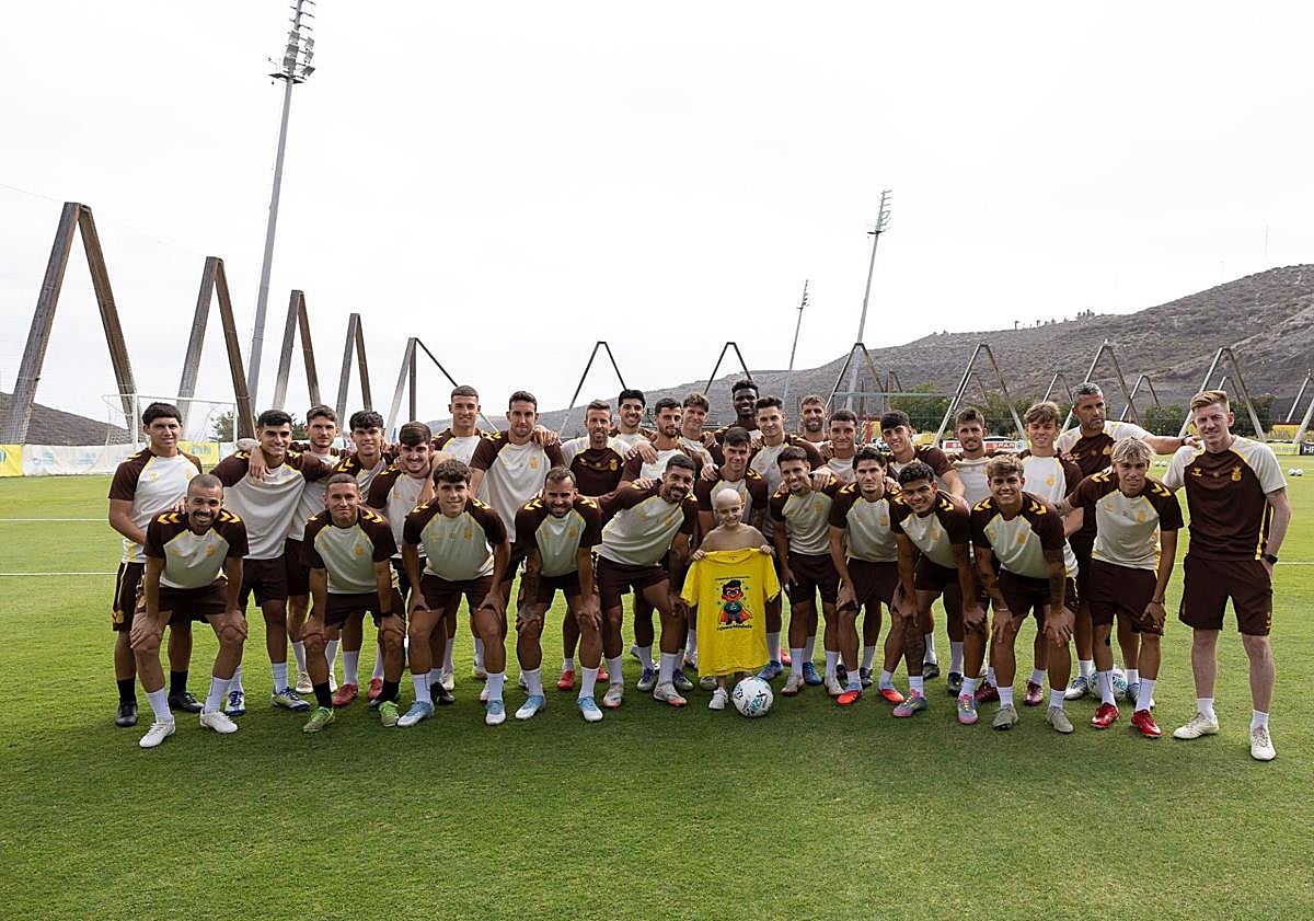 Imagen principal - Elías durante su visita a la Ciudad Deportiva.