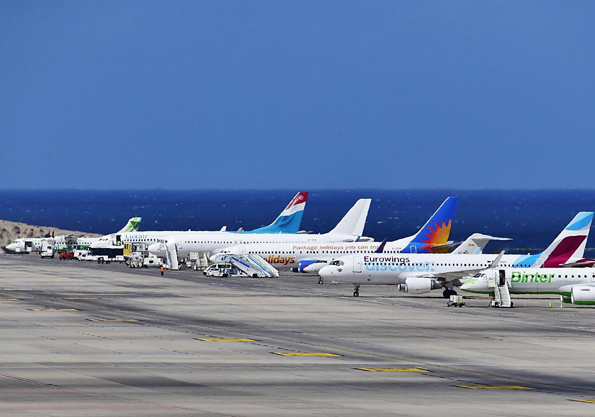 Aviones en el aeropuerto de Gran Canaria.