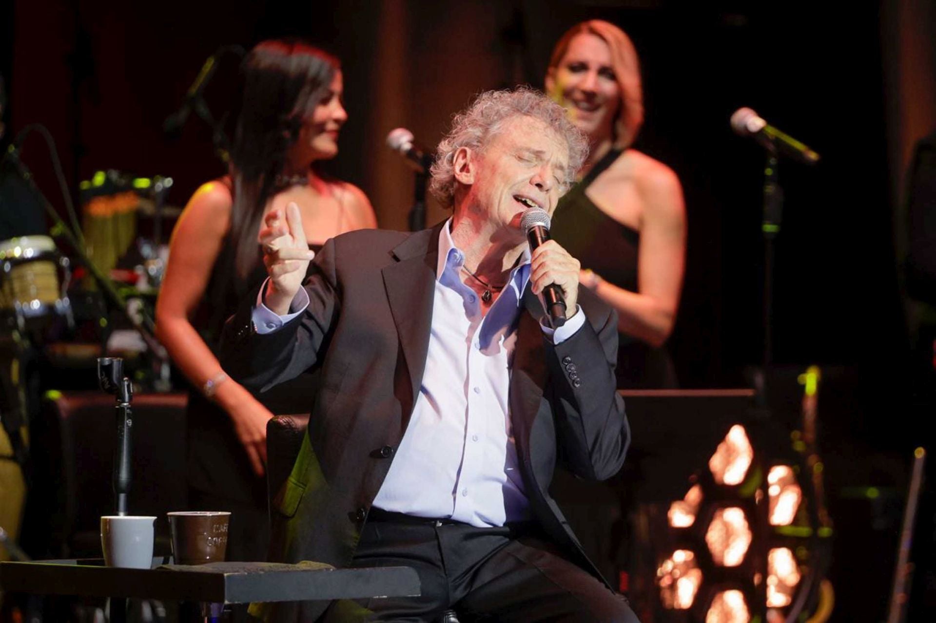 El cantante Braulio deja pequeño con su talento y trayectoria el auditorio de Agüimes