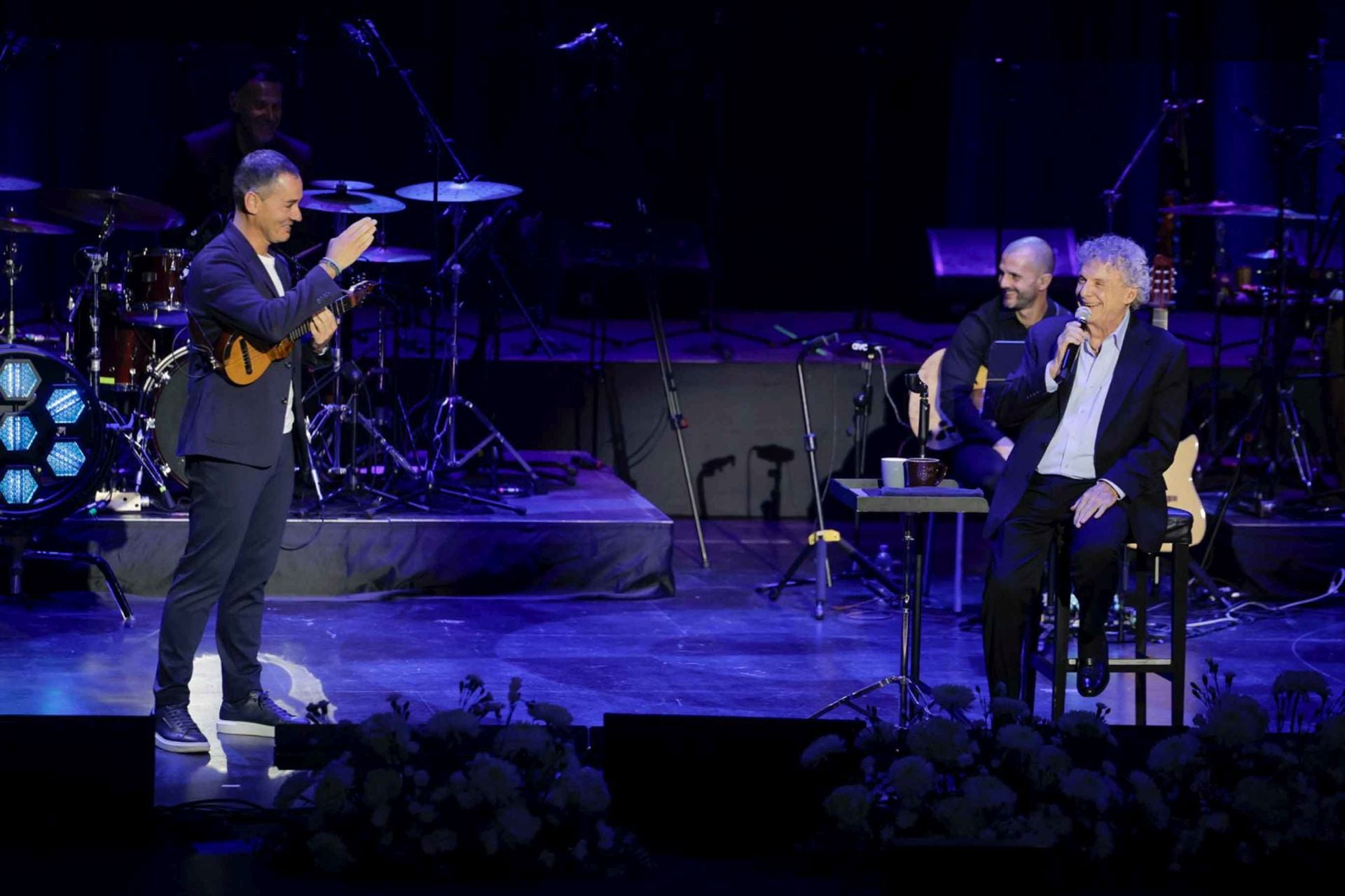 El cantante Braulio deja pequeño con su talento y trayectoria el auditorio de Agüimes