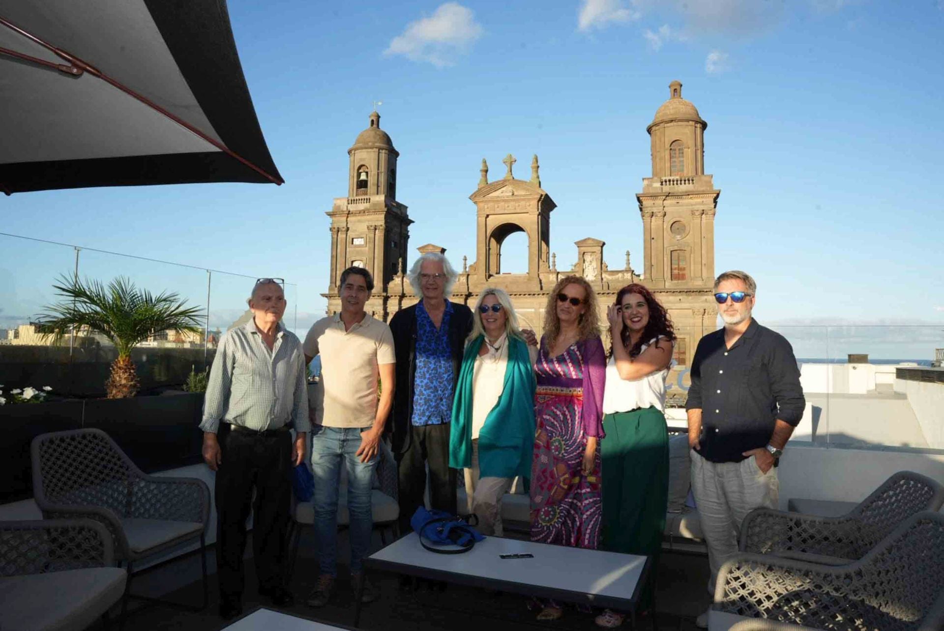 Los editores de Atalanta comparten encuentro con libreros canarios en la antesala de la gala Aglaya