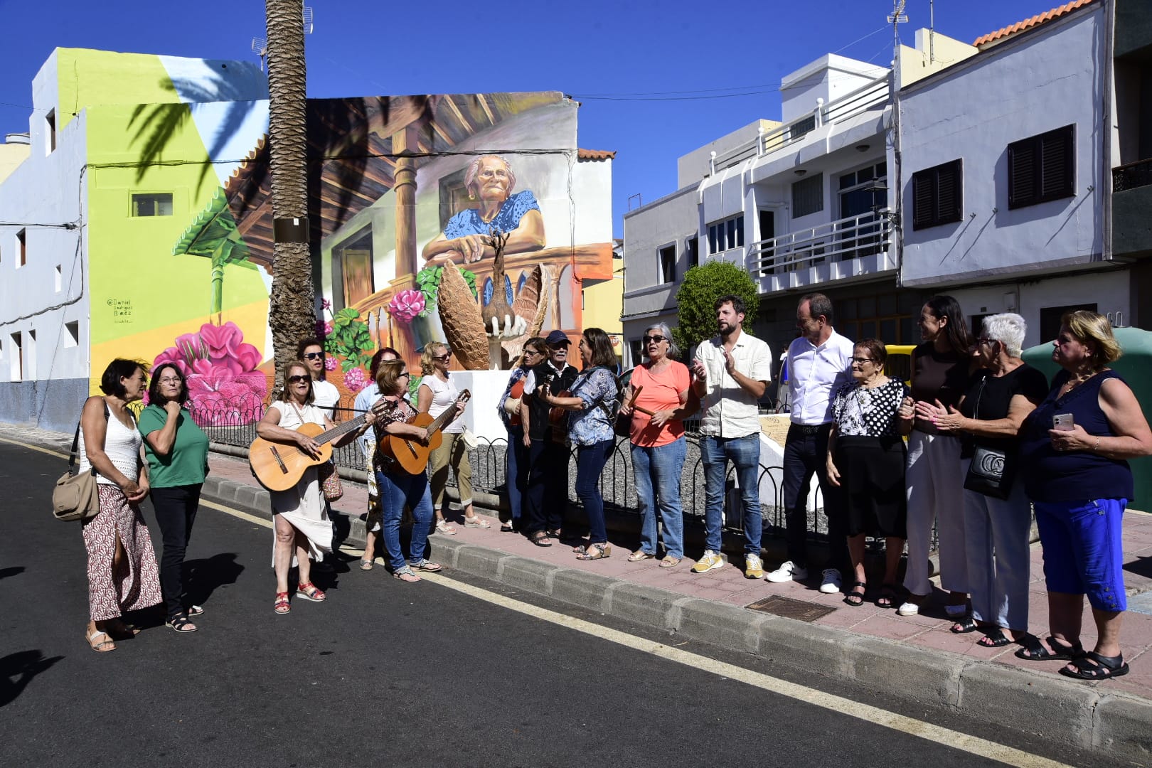 El casco de Agüimes luce un nuevo mural en homenaje a la vecina Carmen Tarajano