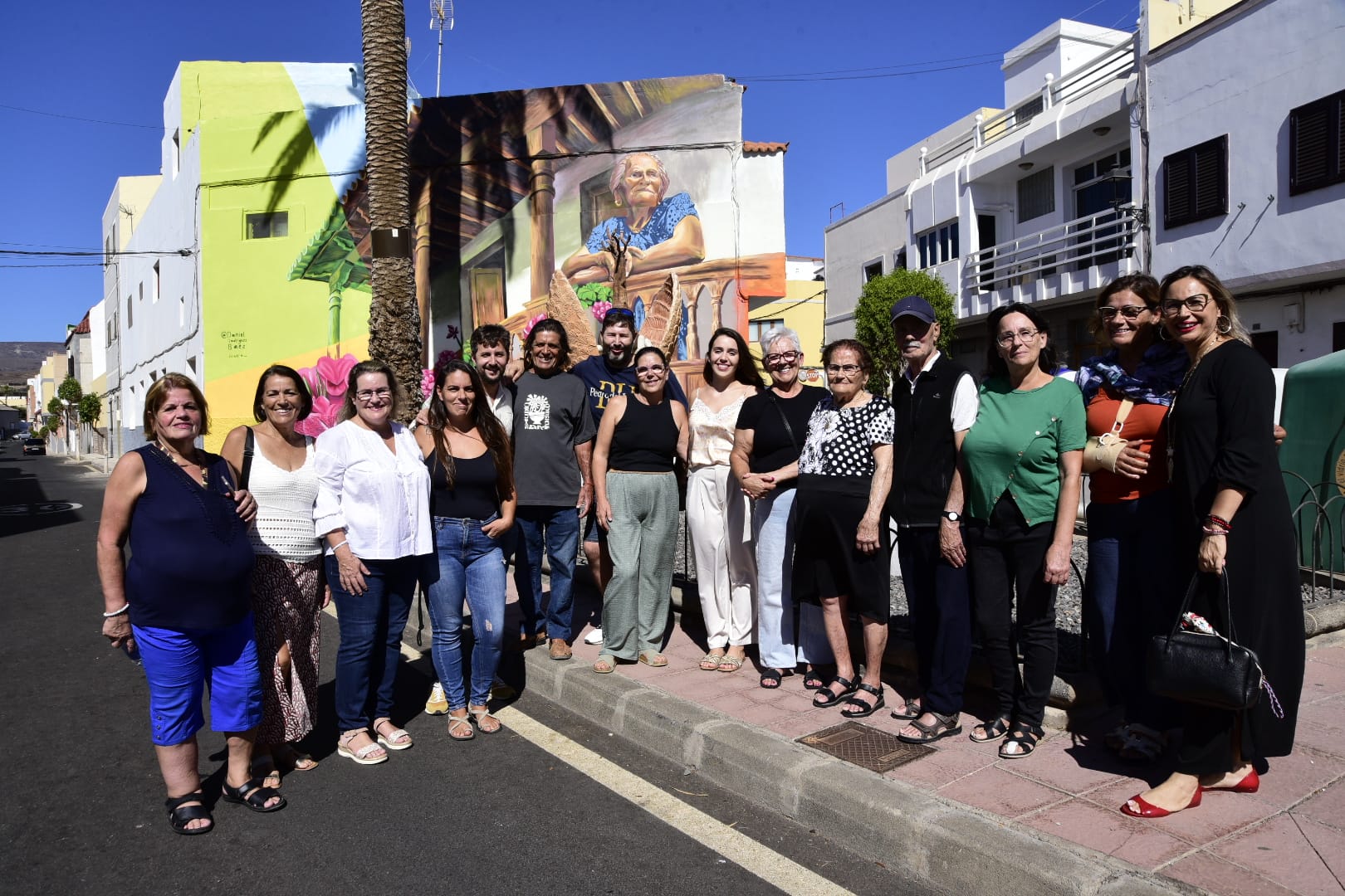 El casco de Agüimes luce un nuevo mural en homenaje a la vecina Carmen Tarajano