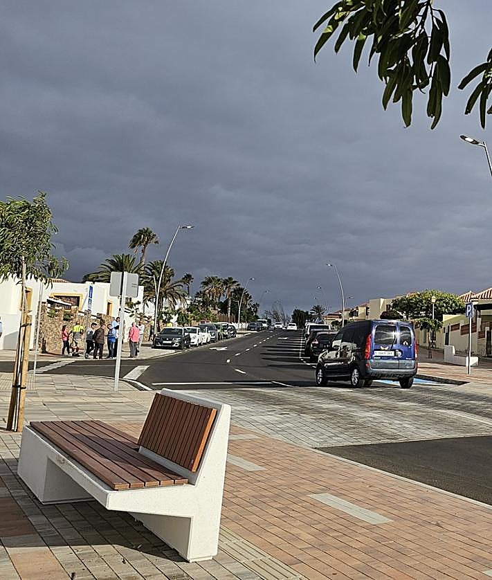 Imagen secundaria 2 - Así quedaron las obras de arreglo de calles y aceras, además de creación del carril bici en El Castillo.