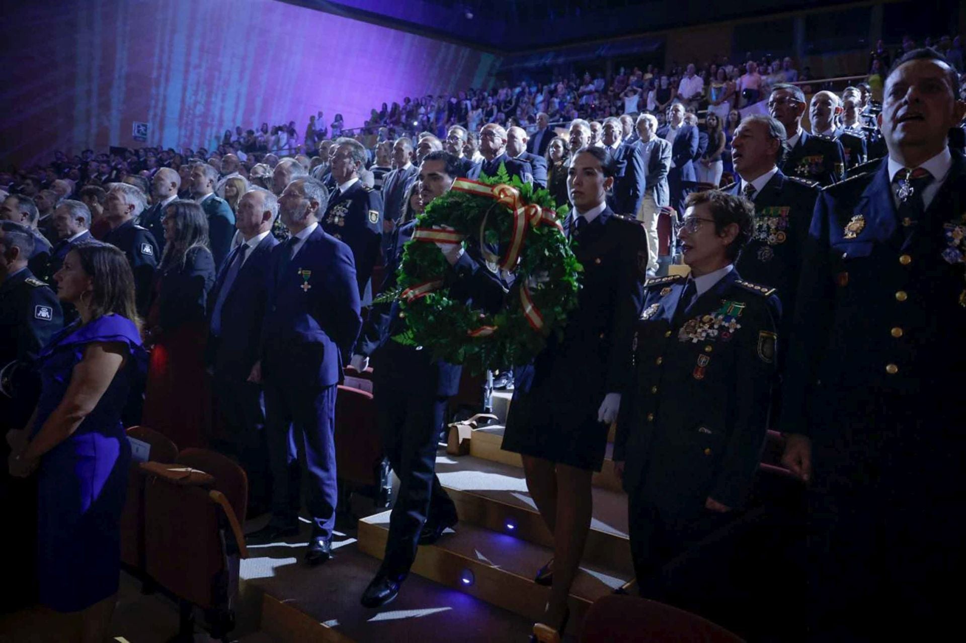 La Policía Nacional tributa un reconocimiento a 141 personas