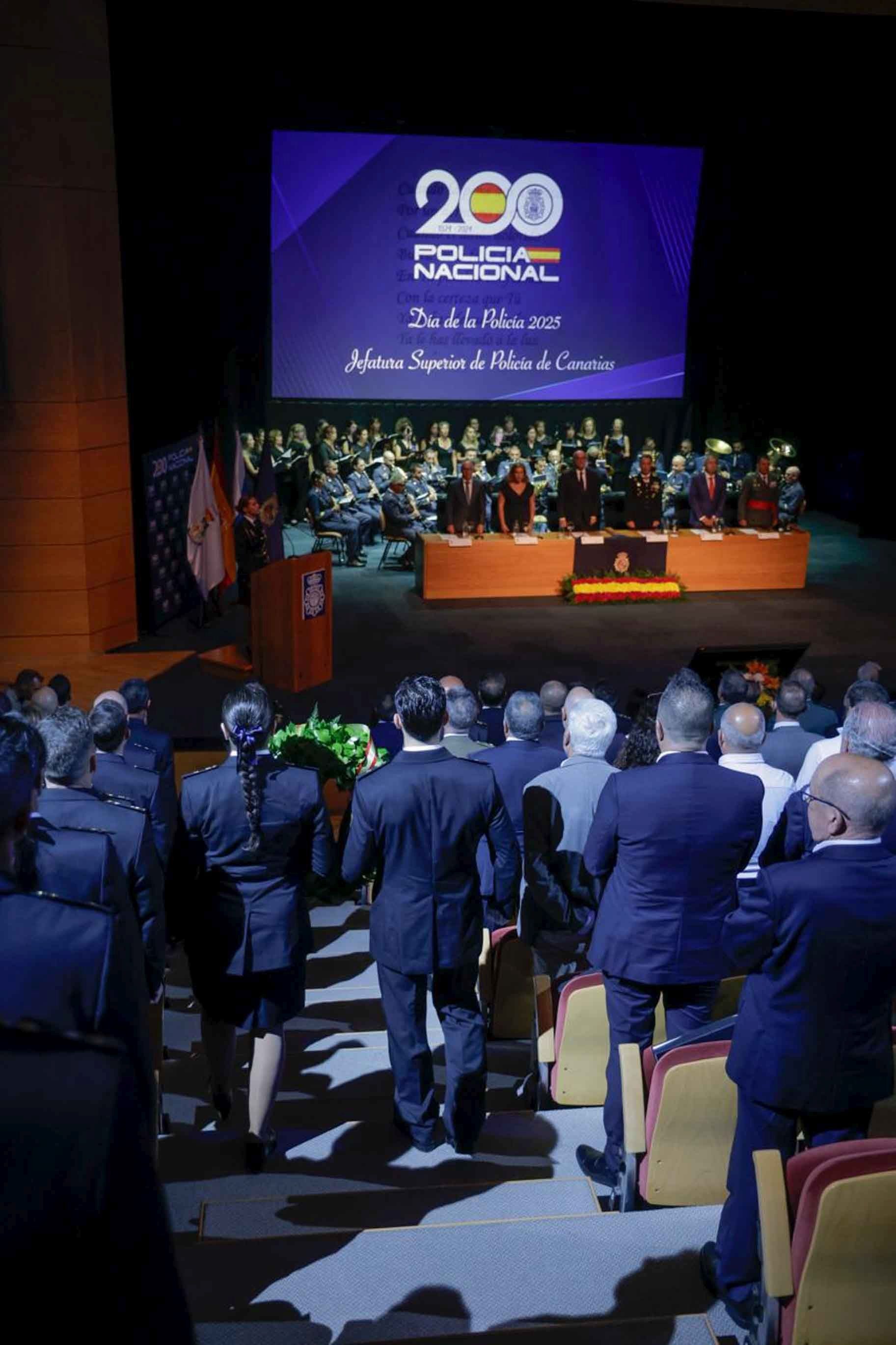 La Policía Nacional tributa un reconocimiento a 141 personas