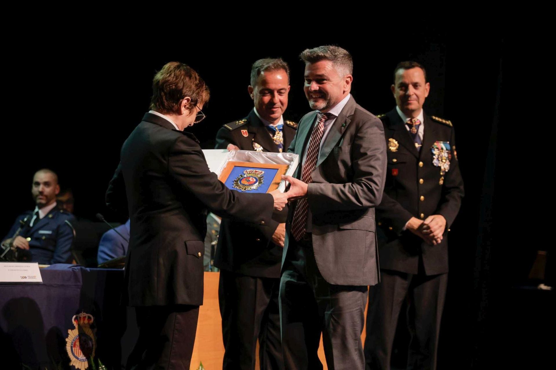 La Policía Nacional tributa un reconocimiento a 141 personas