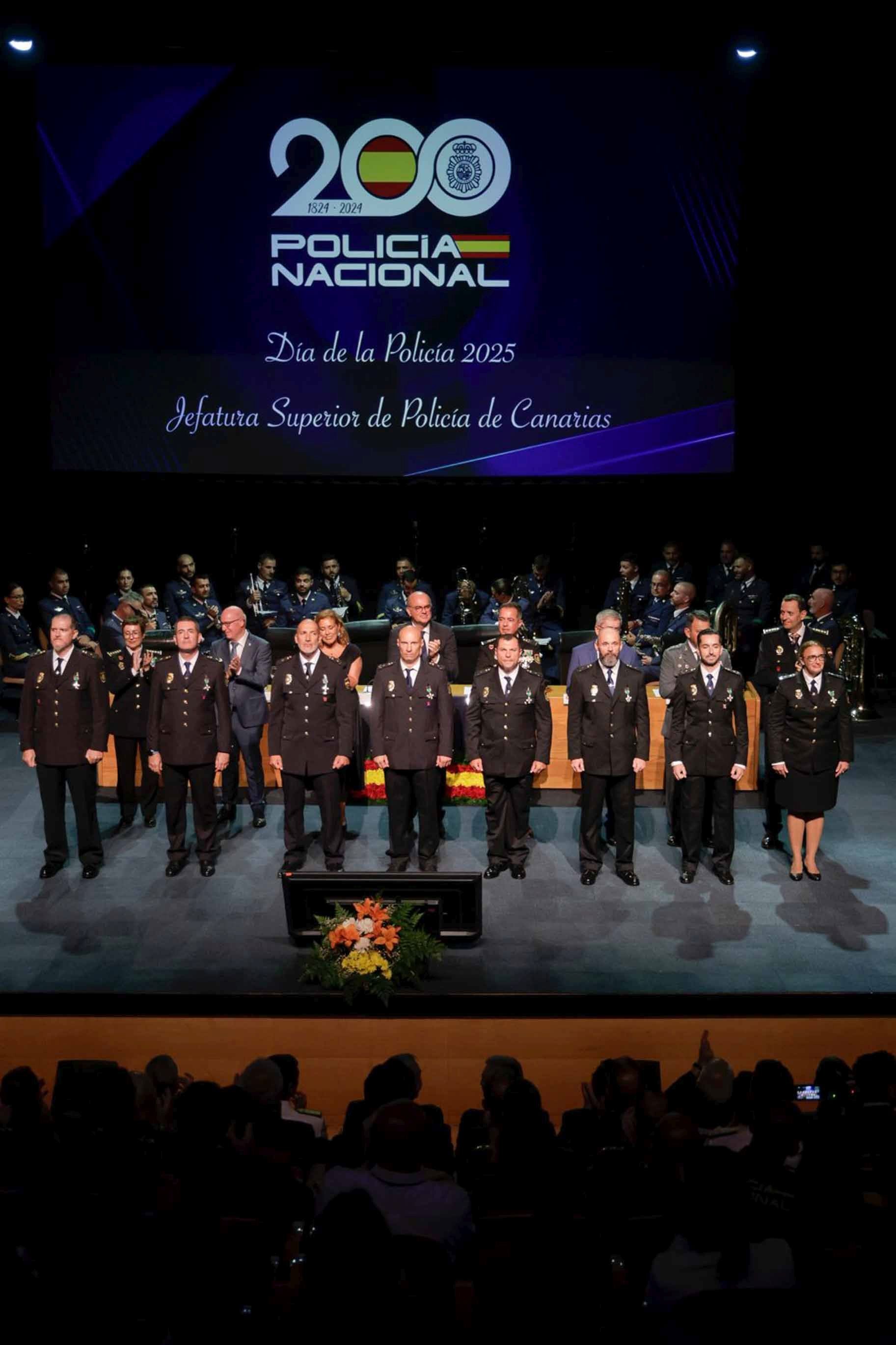 La Policía Nacional tributa un reconocimiento a 141 personas