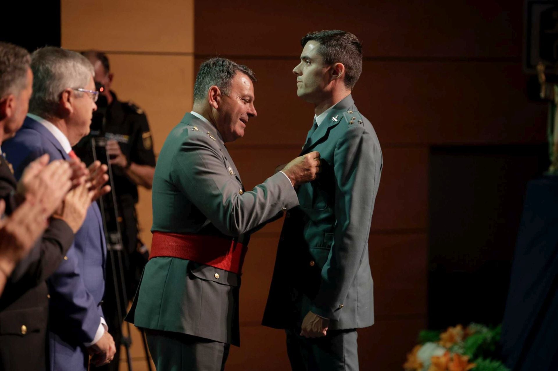 La Policía Nacional tributa un reconocimiento a 141 personas