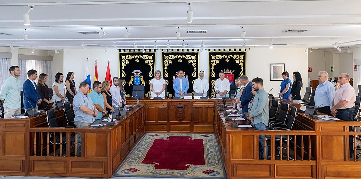 Minuto de silencio en memoria de Antonio Corujo Tejera.