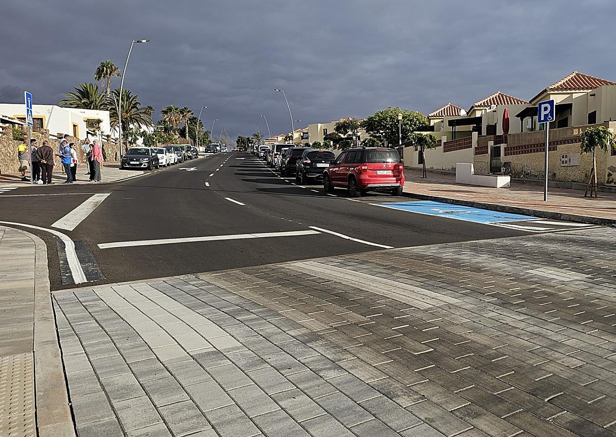 Imagen secundaria 1 - Así quedaron las obras de arreglo de calles y aceras, además de creación del carril bici en El Castillo.