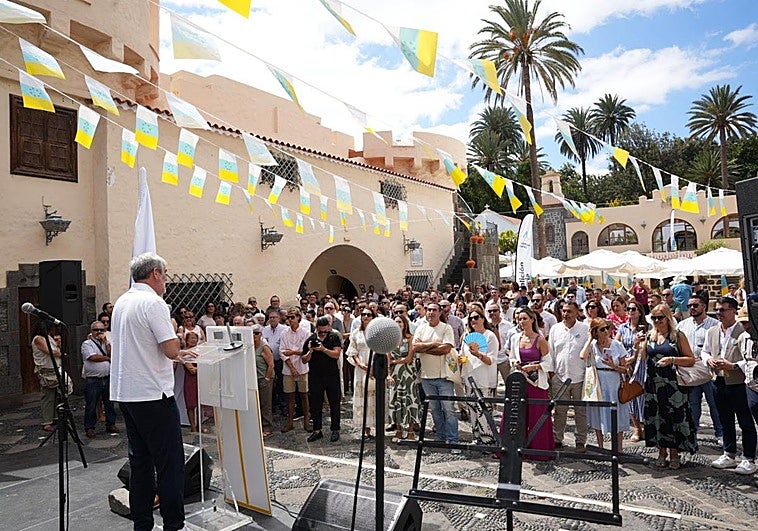 Fernando Clavijo, presidente de Canarias, ante militantes y simpatizantes de CC.