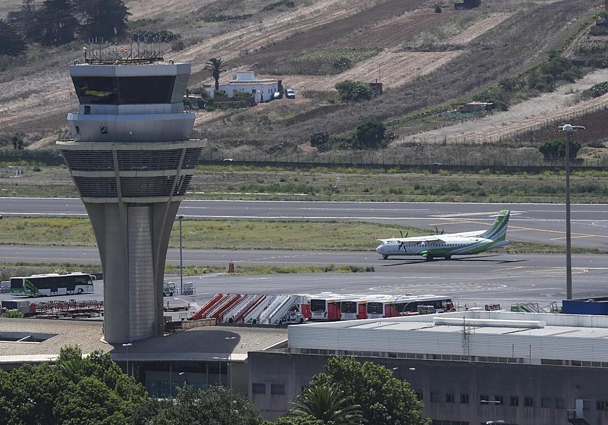 En la imagen, el aeropuerto de Tenerife Norte, en La Laguna. E