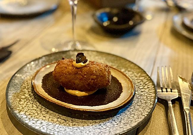 Croqueta de guiso de cabra con mayonesa de kimchi