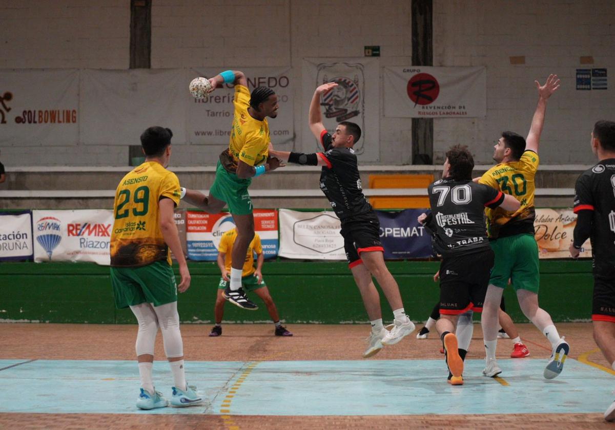 El Gáldar zdobywa pierwsze dwa punkty po zaciętym meczu z Culleredo (30-32)