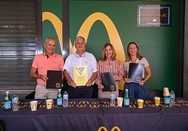 Foto de familia tras el acuerdo alcanzado.