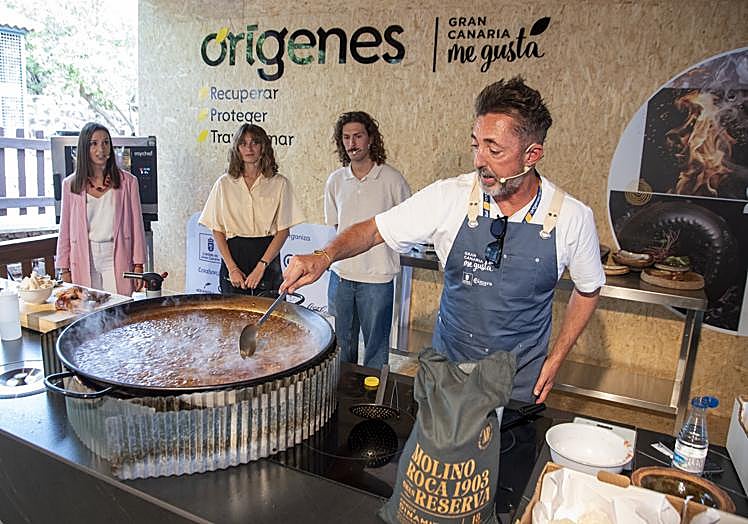 Edu Torres elaborando un arroz en directo.