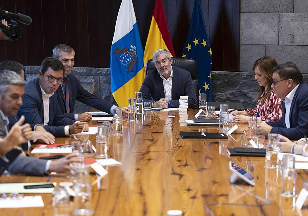 Canarias «luchará» por cada euro que el Estado le debe: 303 millones de 396