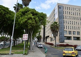 El herido fue trasladado al Hospital Doctor Negrín.