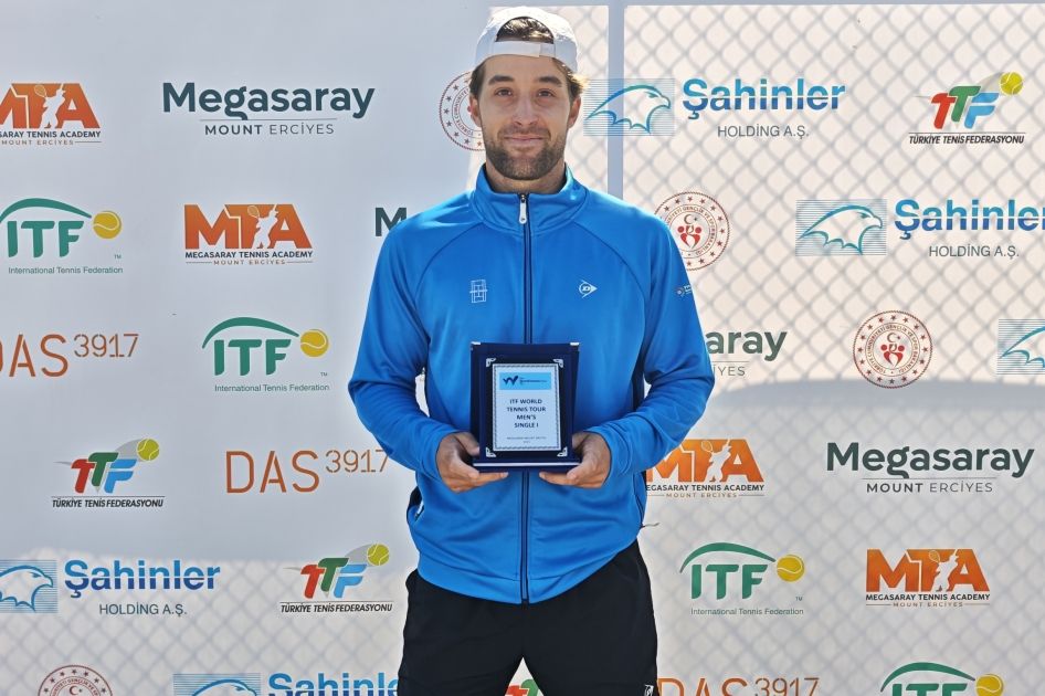 Iván Marrero, con su premio.