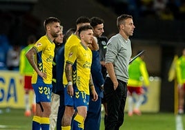 Luis García, en el momento en el que metió a Pejiño, Viti y Cedeño el pasado sábado.