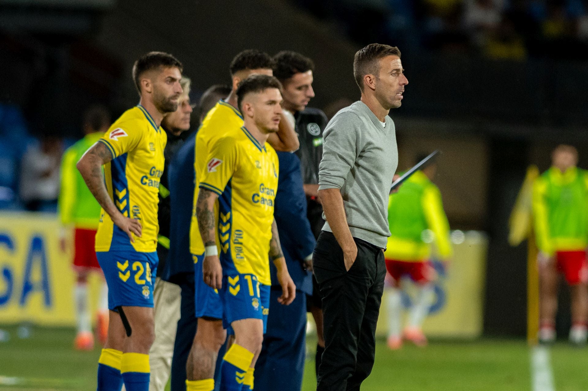 Luis García, en el momento en el que metió a Pejiño, Viti y Cedeño el pasado sábado.