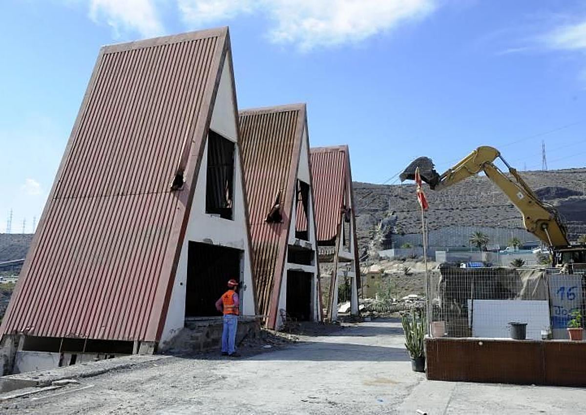 Imagen secundaria 1 - Imagen del Tívoli y de las obras de demolición. 