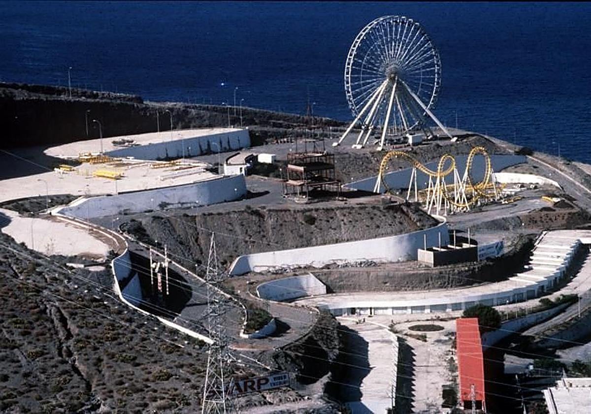 Imagen principal - Imagen del Tívoli y de las obras de demolición. 