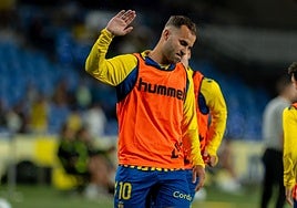 Jesé Rodríguez saluda a los aficionados.