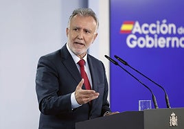 Ángel Víctor Torres en una rueda de prensa.