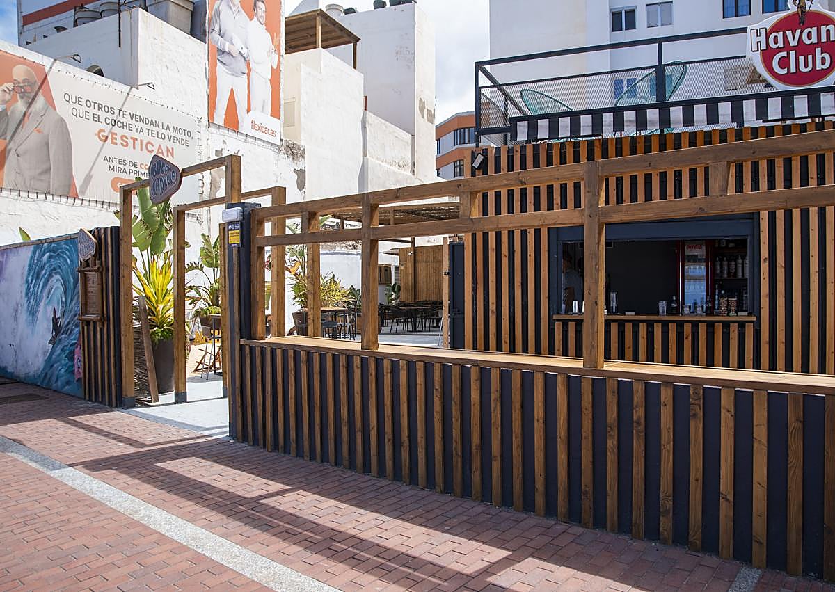 Imagen secundaria 1 - Espacios de Bocachancla y una piña colada, especialida de la casa.