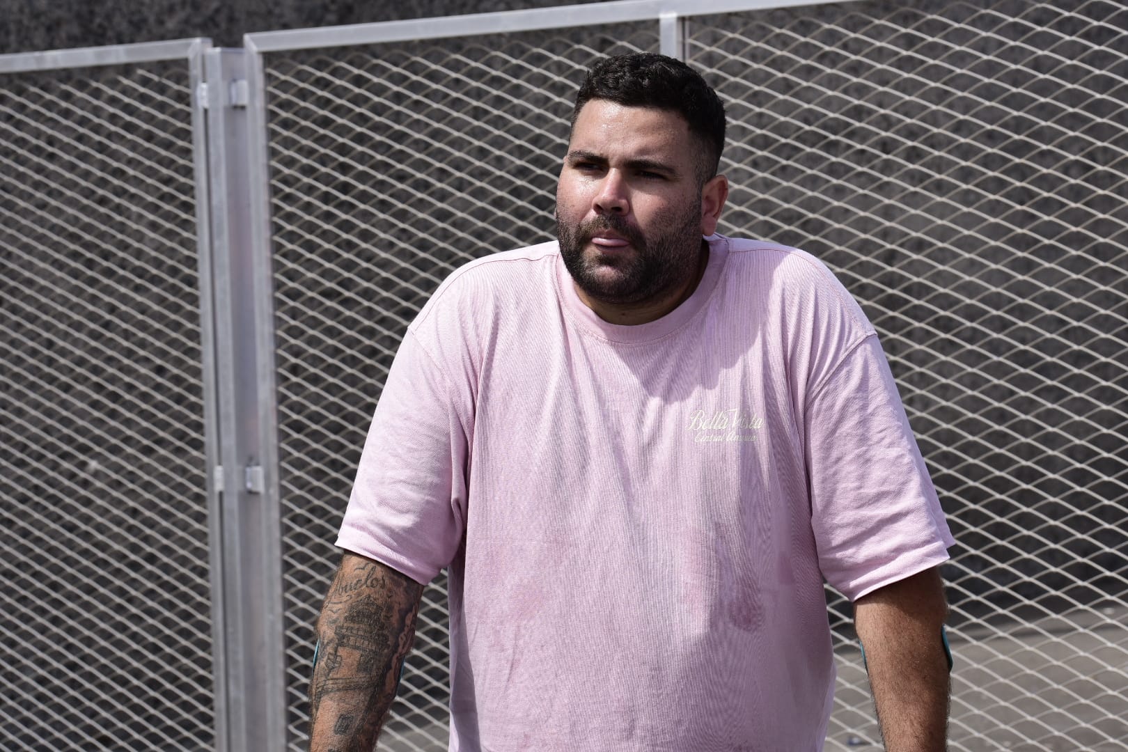 La espera de los familiares de Lionel Ramírez en el muelle de Arguineguín