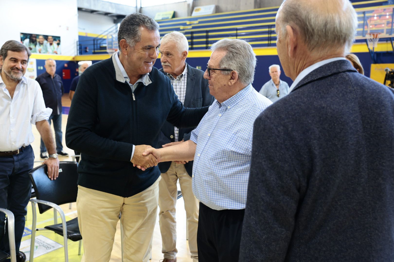 Imagen secundaria 2 - La llegada de Mingo Díaz fue una de las notas emotivas de la jornada.