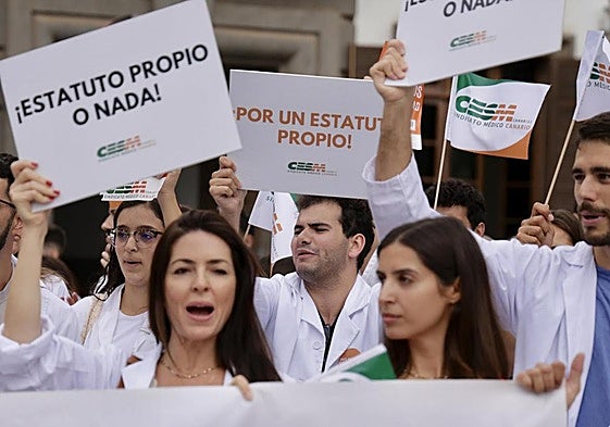Médicos canarios reclamando un estatuto propio.