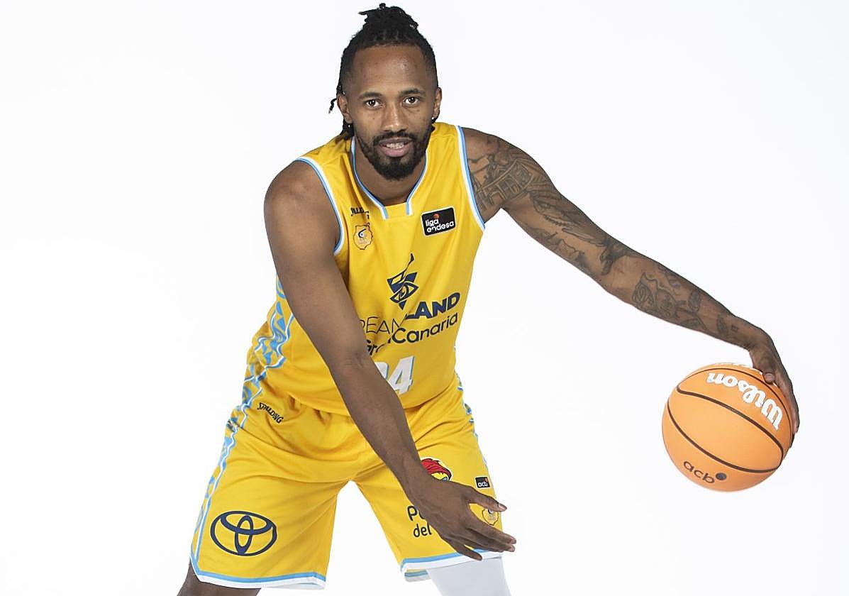 Un auténtico todoterreno sobre el parqué. El jugador colombiano Braian Angola espera aportar puntos, rebotes, asistencias... y títulos en un proyecto que le ilusiona desde que aterrizó en la isla.