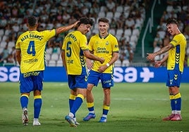 Todo apunta a que Mármol -en el centro junto a Clemente- no llega para el choque del domingo, si bien el aragonés podría apurar tras entrenar en la última sesión.