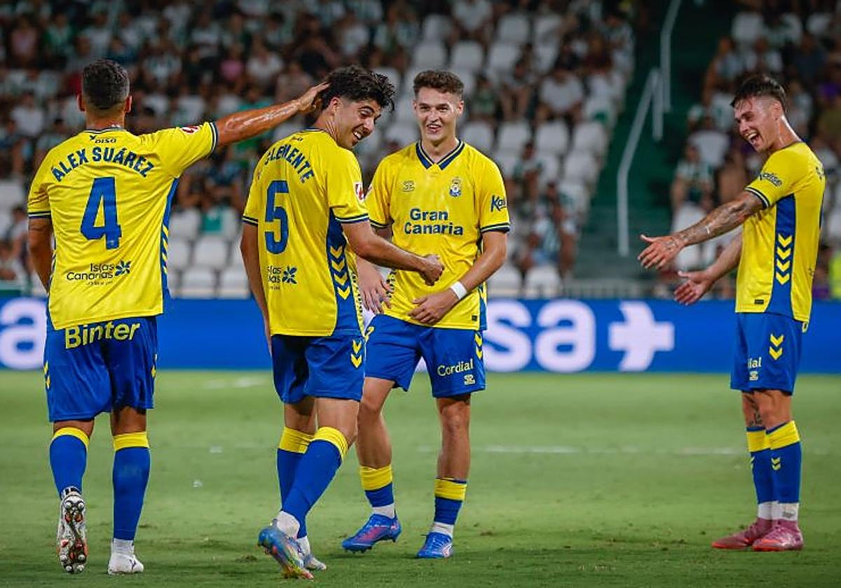 Todo apunta a que Mármol -en el centro junto a Clemente- no llega para el choque del domingo, si bien el aragonés podría apurar tras entrenar en la última sesión.