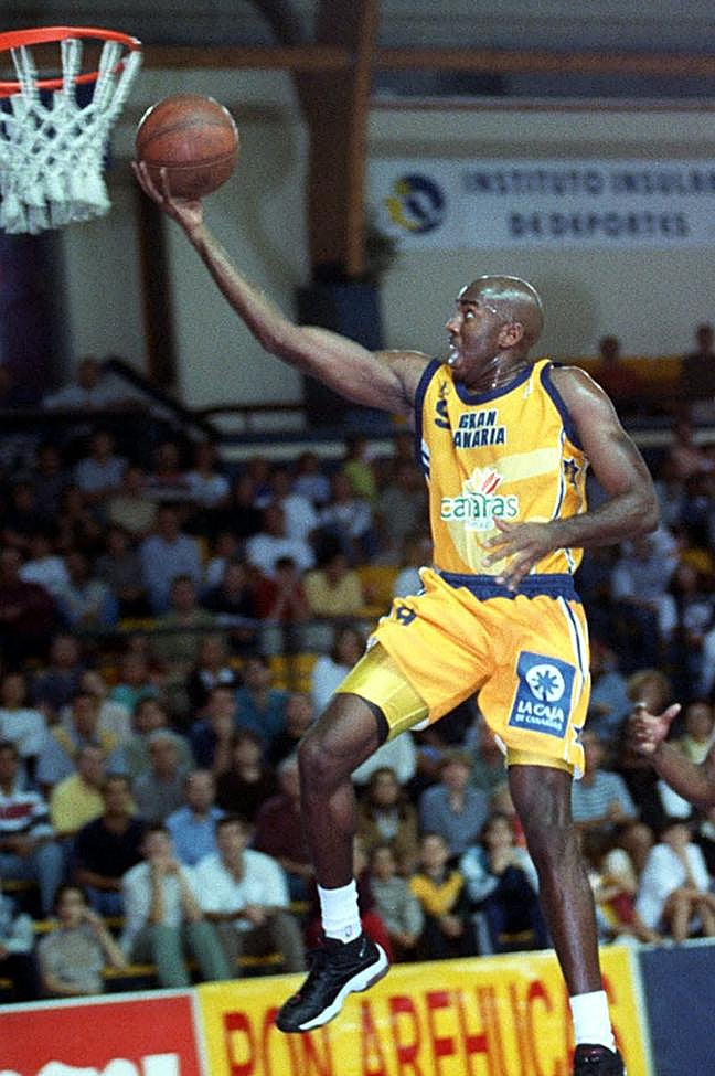 El genuino John Morton, icono de la genesis amarilla en la ACB.