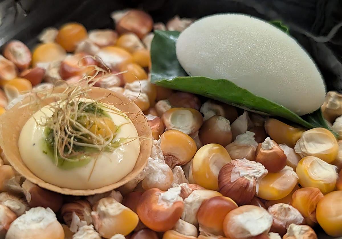 Tartaleta de millo seco y mojo verde que ofició como aperitivo.