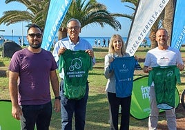 Foto de familia con el nuevo maillot.