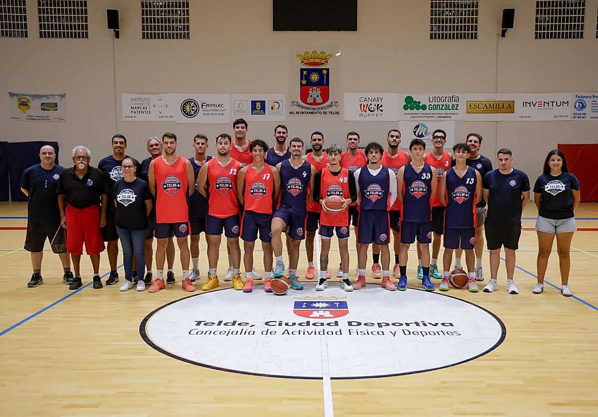 Foto de familia del Club Baloncesto Telde 2025-2026.
