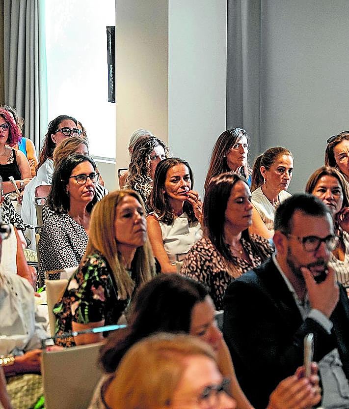 Imagen secundaria 2 - Carlos Eiroa, director de Marca, Publicidad y Patrocinio de ASISA (arriba). 