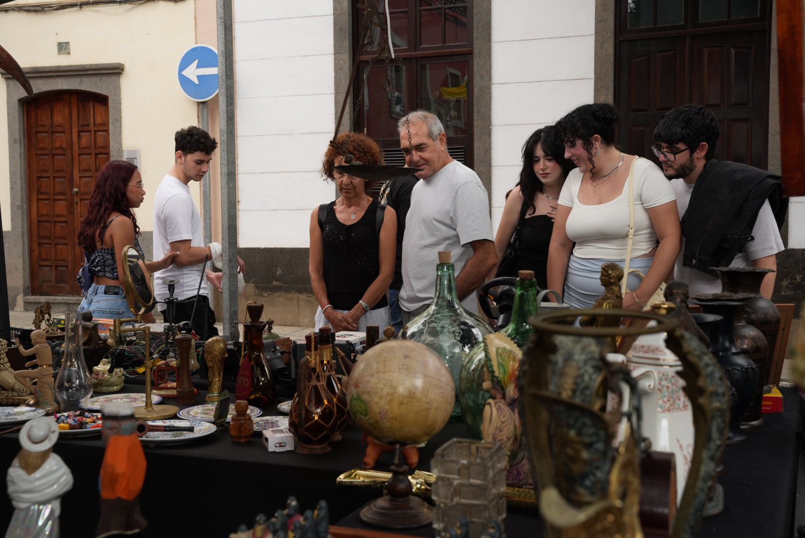 Pasión por lo vintage: éxito de la Feria del Coleccionismo en Vegueta