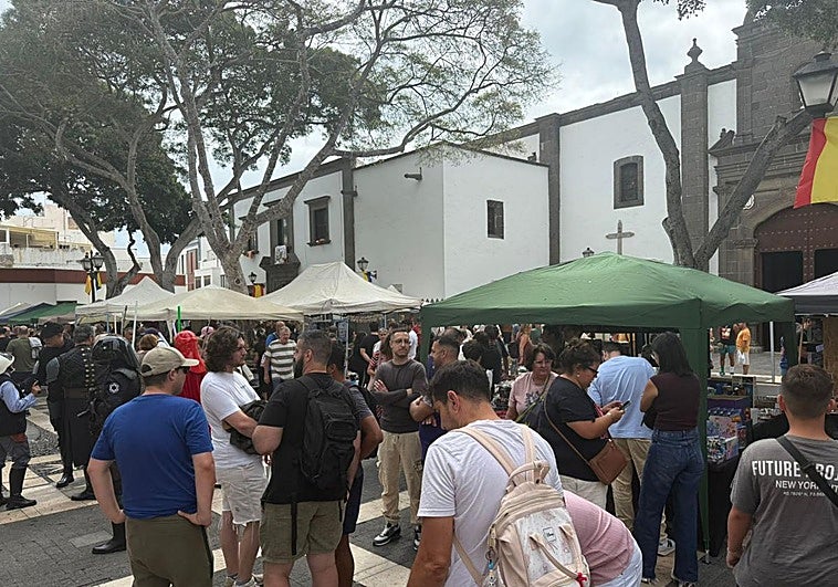 La Feria de Coleccionismo está en pleno corazón de Vegueta.