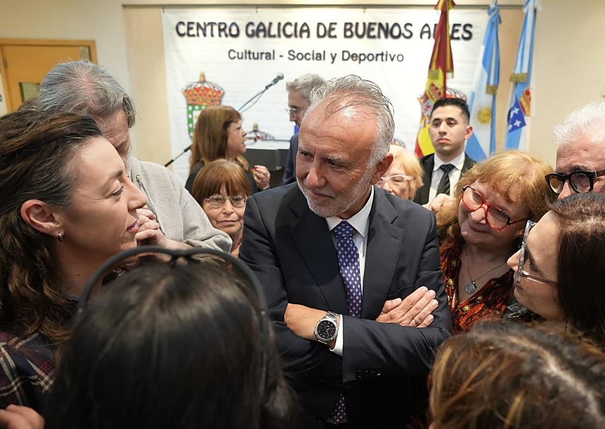 Imagen secundaria 1 - Torres se reúne en Argentina y Chile con descendientes de exiliados canarios